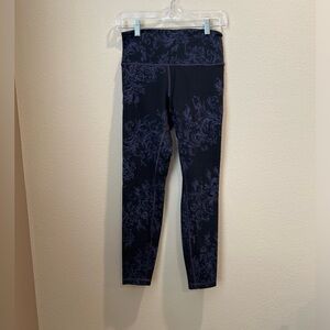 Lululemon women’s size 10 in excellent condition.